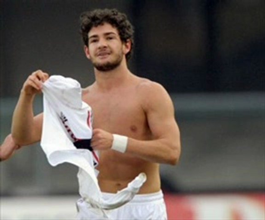 Chievo 1-2 AC Milan Robinho, Pato great-finish