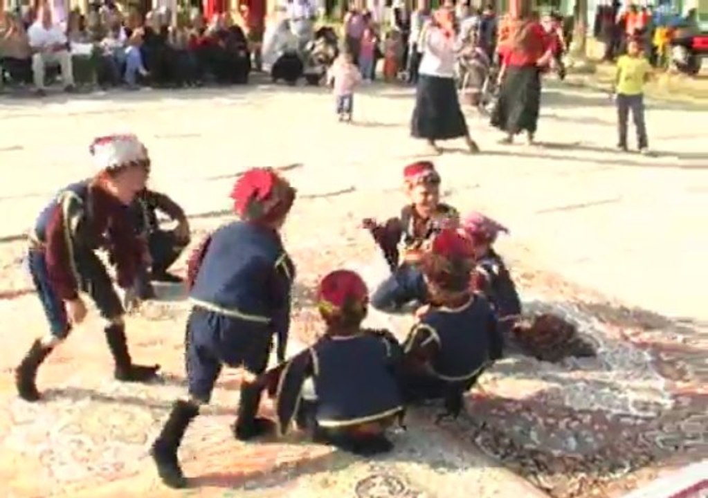 Mutlu Çocuklar Sınıfı Erkekler Folklör