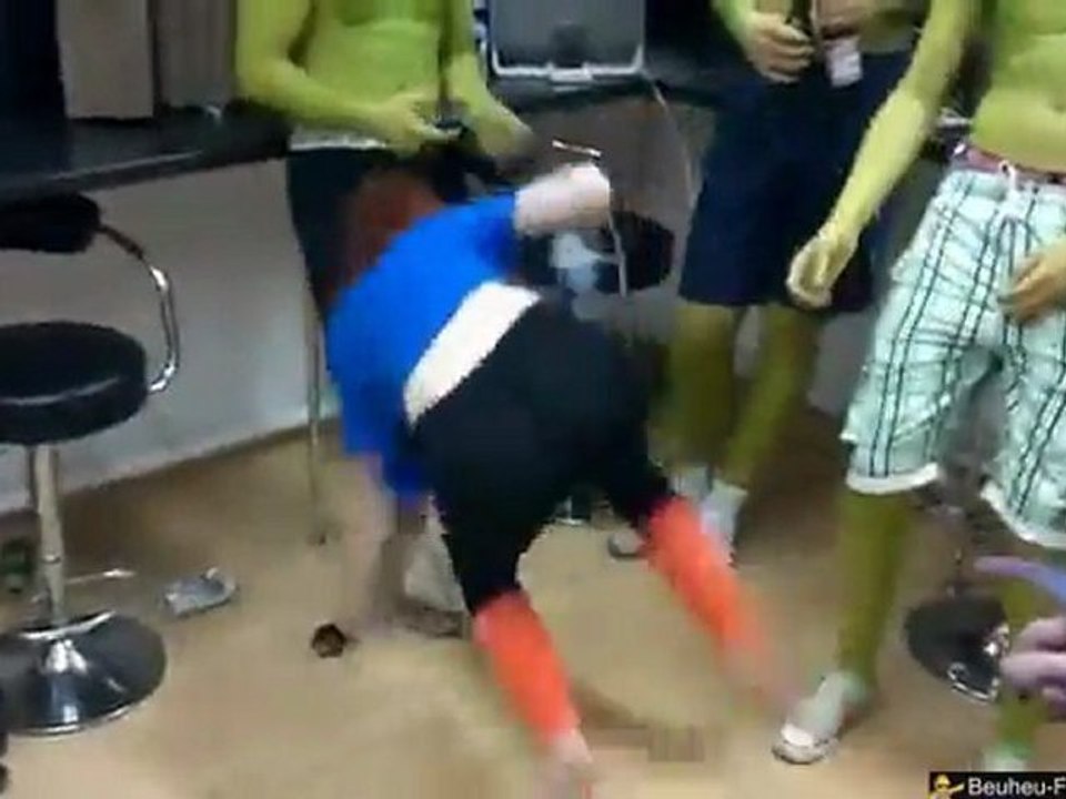 Hulk nutshot by girl's head