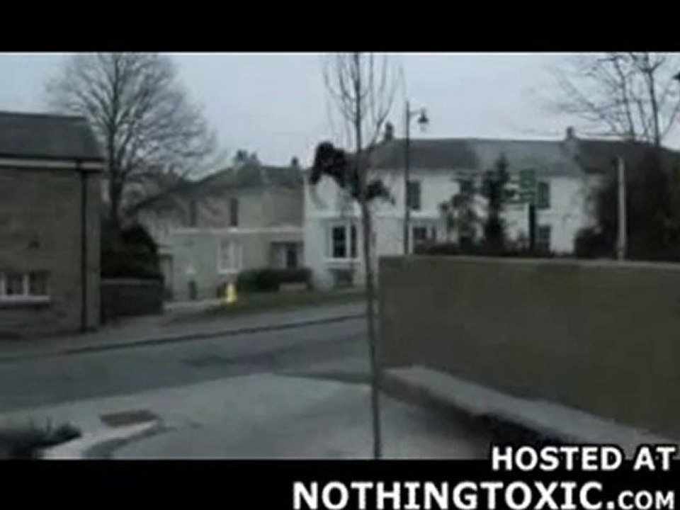 Salto de el angel contra el cemento