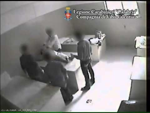 Vibo Valentia - Strappano dentiera ad un cadavere, quattro indagati