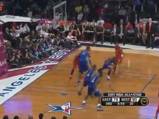 Κάρφωμα του Μπράιαντ μπροστά στον Τζέιμς