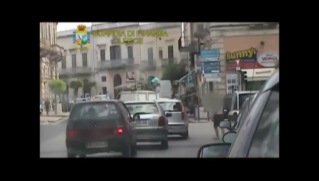 Lecce - Smascherato un falso cieco