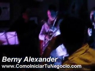 Negocios Por Internet - En un Bar - Estilo de Vida