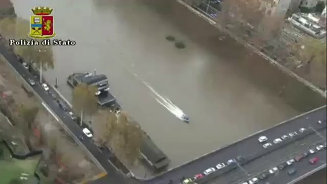 Roma - Allerta per la piena del Tevere