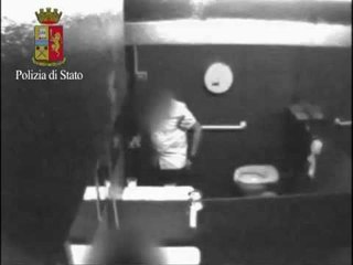 Milano - Le sniffate nei bagni dell'Hollywood