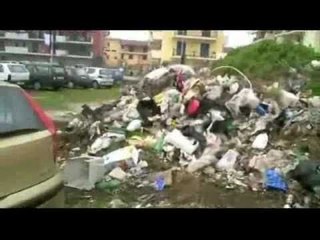 Aversa - Rifiuti e degrado al mercato