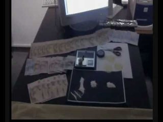 Genova - Occhi di ghiaccio, pensionato pusher a scuola e al bar