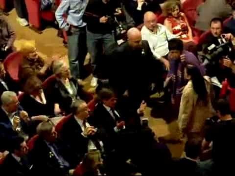 Roma - Teatro dell'Opera, Fracci attacca Alemanno «Farabutto, non mi hai mai ricevuto»