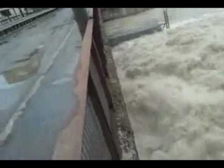 Polonia - Video amatoriale delle alluvioni - Zapora Czchów zrzut wody