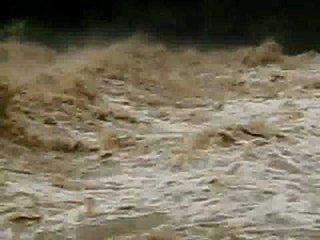 Polonia - Video amatoriale delle alluvioni - Węgierska Górka. rzeka Soła