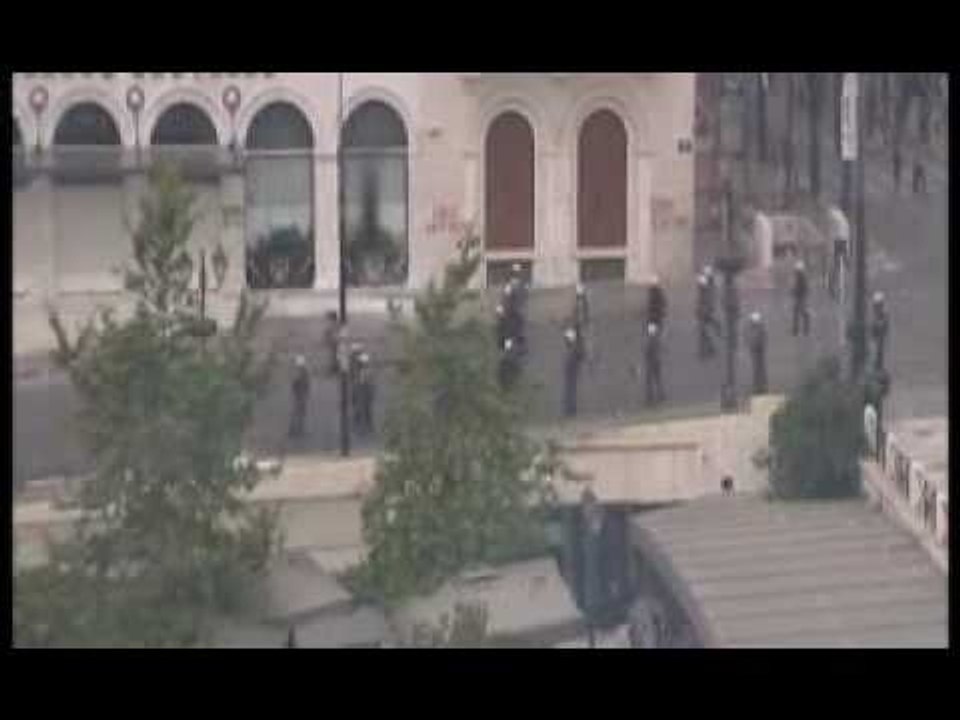 Grecia - Gli scontri di Atene tra manifestanti e forze dell'ordine 1