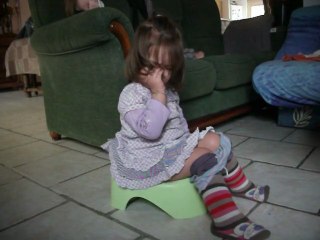 camille dodo sur le pot