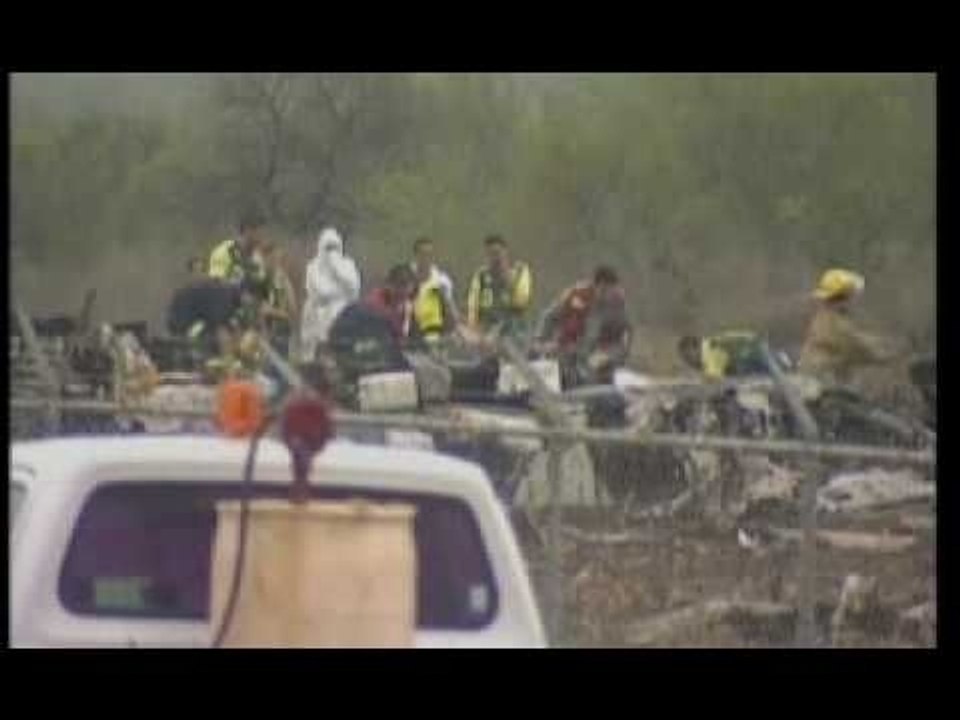Messico - Aereo precipita in strada