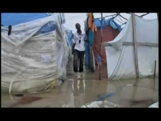 Haiti - La piogga allaga i campi profughi