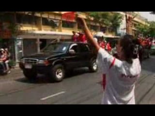 Thailandia - Le camicie rosse sfilano per le vie di Bangkok