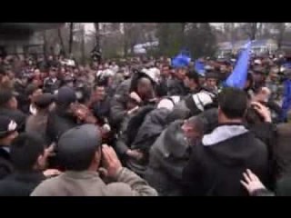 Kirghizistan - Caos a Bishkek