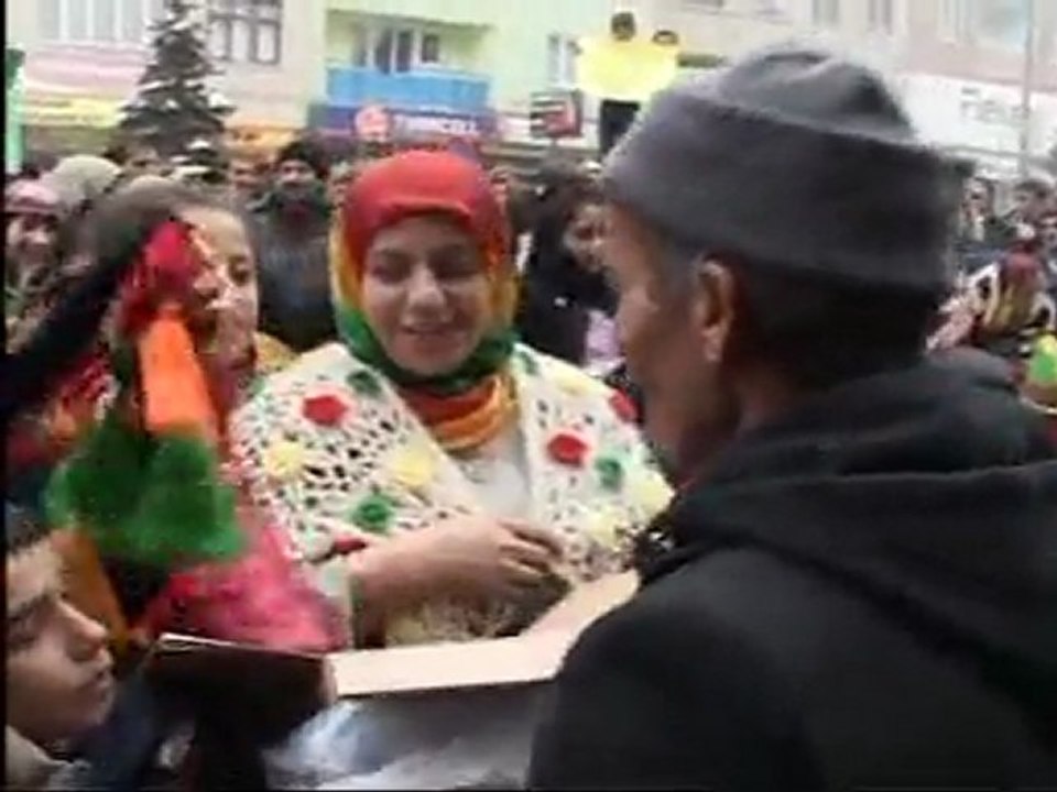 Anadil şöleni