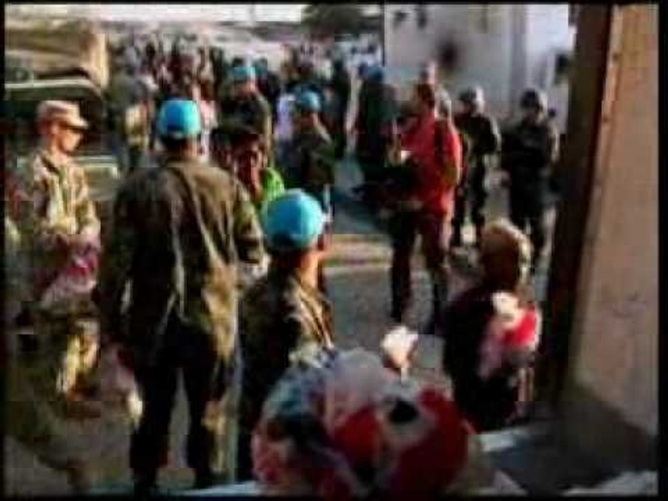 Haiti - In coda per il cibo