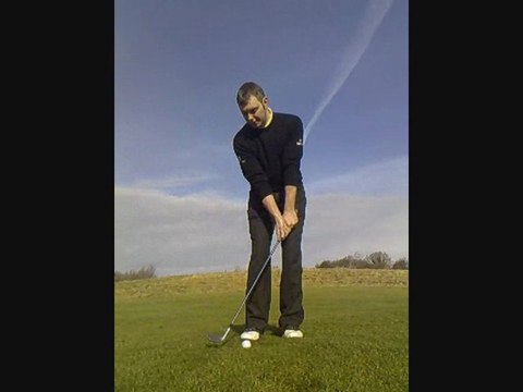 PGA Pro Golf Tips - Chipping Technique