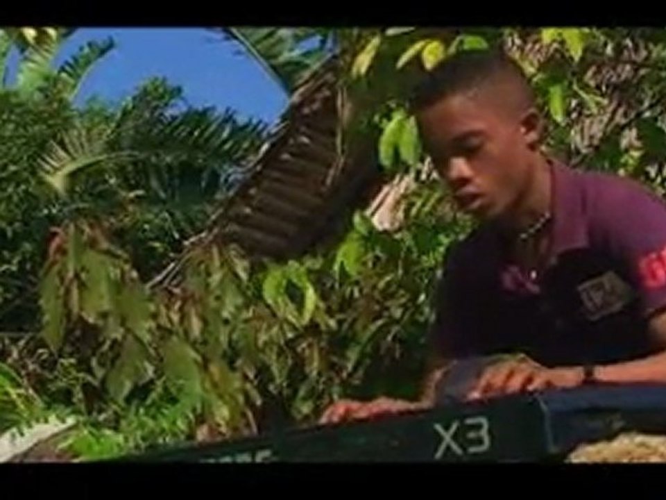 AVSEQ02 djino de nosy-be salegy