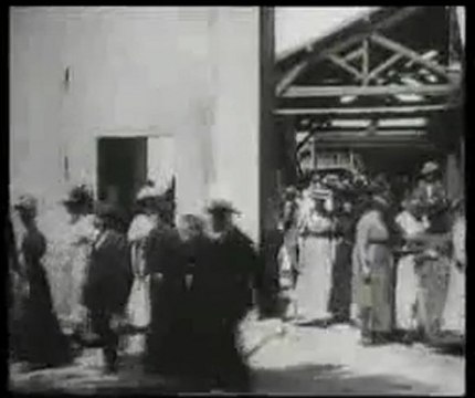 La sortie de l'usine Lumière à Lyon (1895) - Frères Lumière