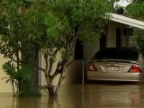 Cyclone Carlos Intensifies - Hundreds Evacuated from Flooded