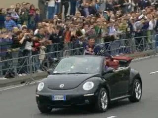 Napoli - La Red Bull su via Caracciolo