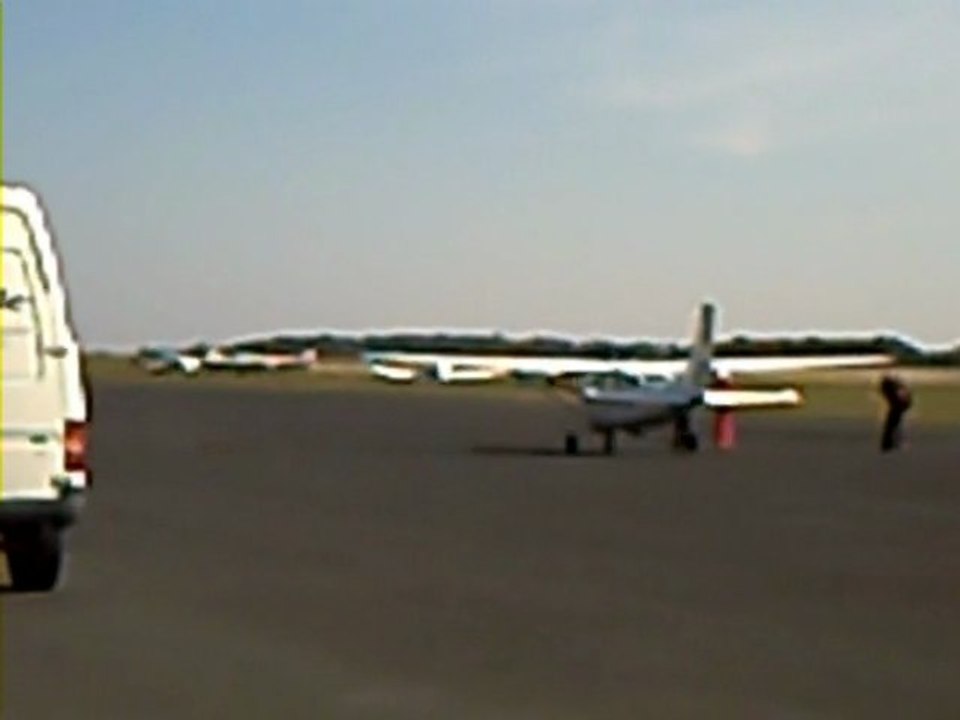 VTS_01_1 suite saut en parachute vue du bas