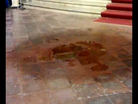 Aversa - Piove nella chiesa dell'Annunziata