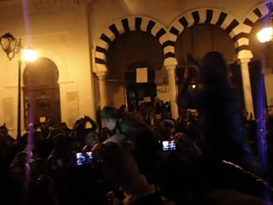 L'hymne tunisien, place de la Casbah