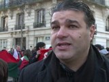 Près de 150 manifestants à Paris pour soutenir les Libyens