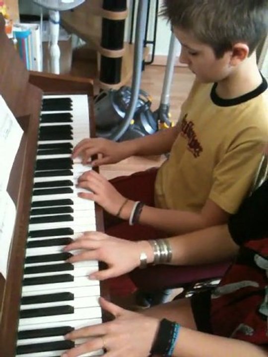 Fev 2011  4 mains Camille et Bastien