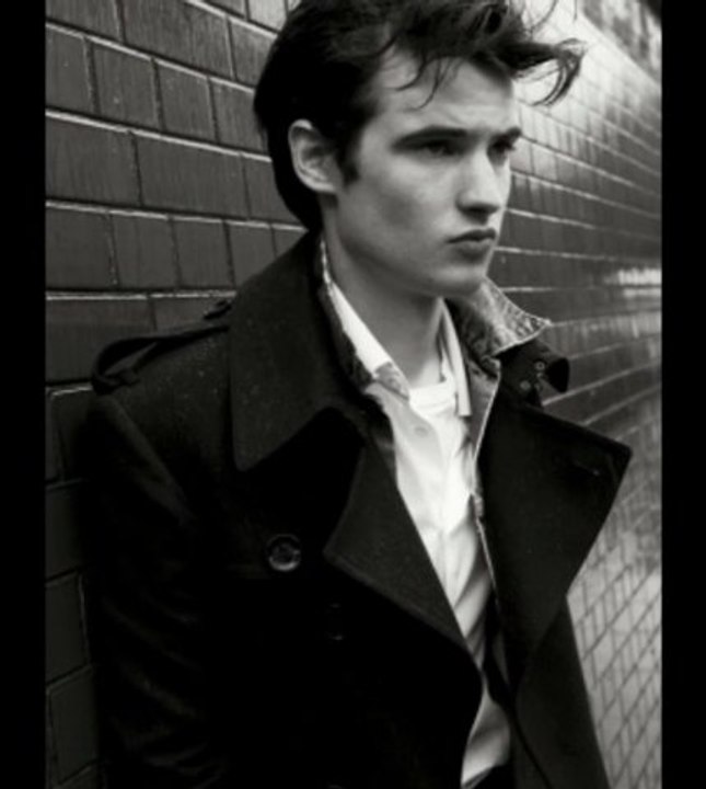 Tom Sturridge Photos + Fan Video