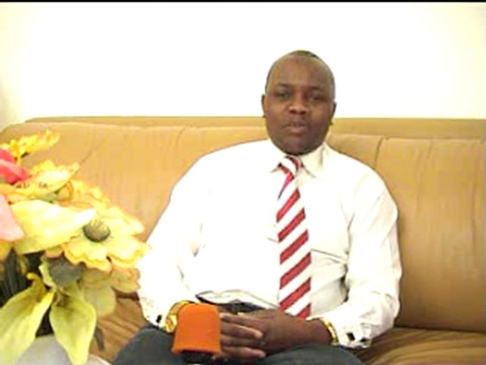 MUKAMAB  S'ATTAQUE  AUX  DEPUTES  QUI  SE MOQUENT  DU PEUPLE