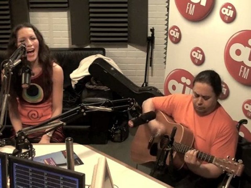 Iness - Laissez Moi Vivre - Session Acoustique OÜI FM