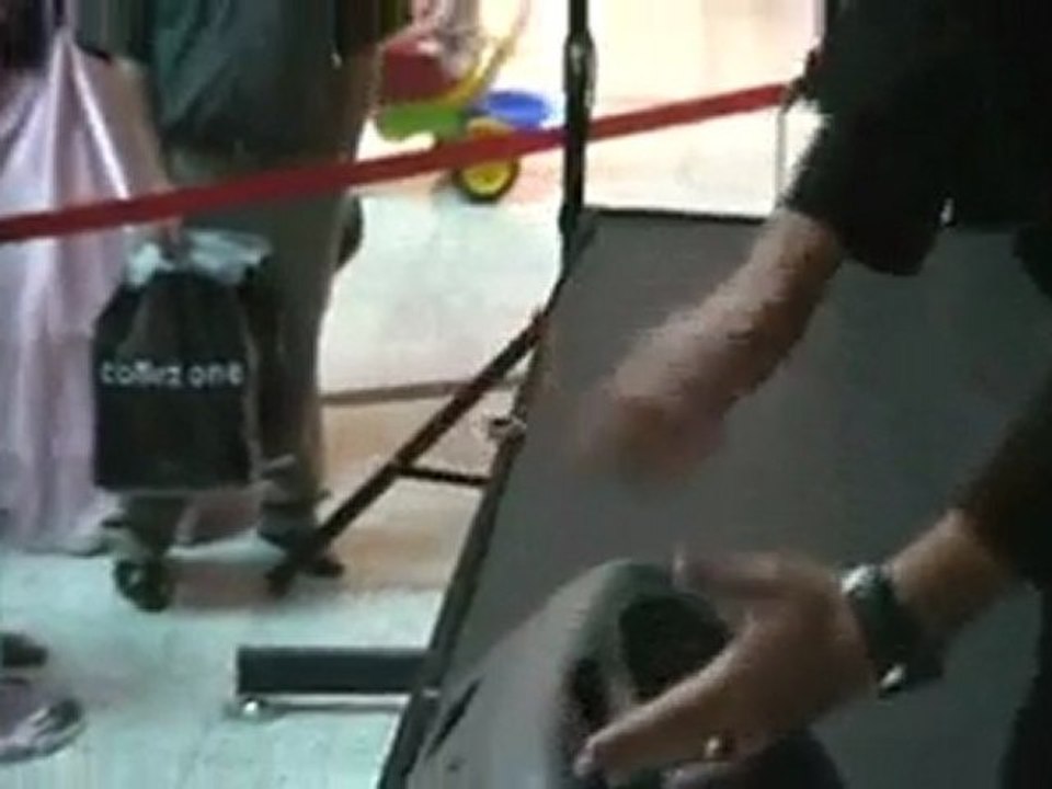 Aref Ghafouri - Yüzük Uçurmak