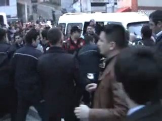 Rize'de polisle asker adayları arasında arbede