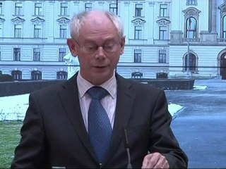 L'Europe dénonce Kadhafi et examine des sanctions à son encontre