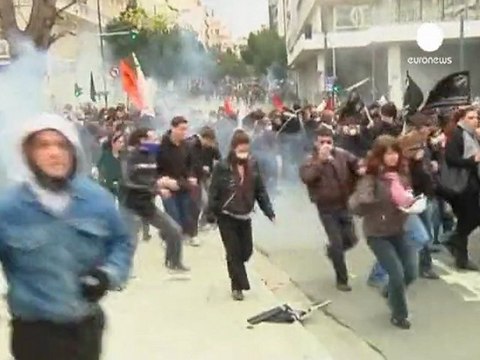 Affrontements entre jeunes et policiers à Athènes