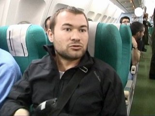 Nations scramble to get nationals out of chaotic Libya