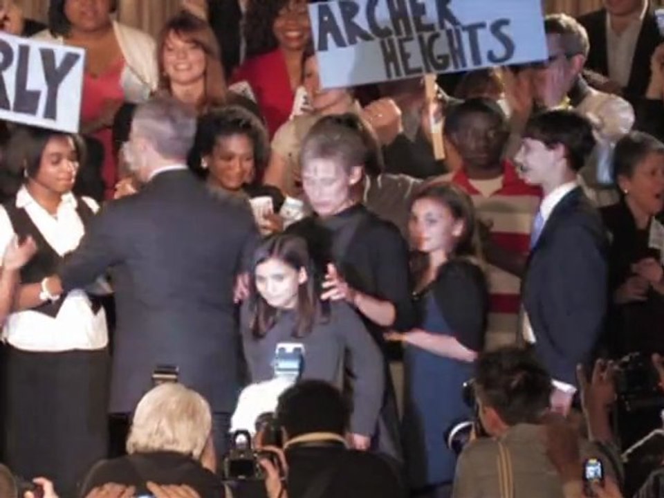 Obama's ex-enforcer wins Chicago mayor race
