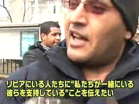 北京のリビア大使館前でリビア人がデモ