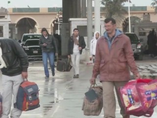 Thousands flee violence in Libya