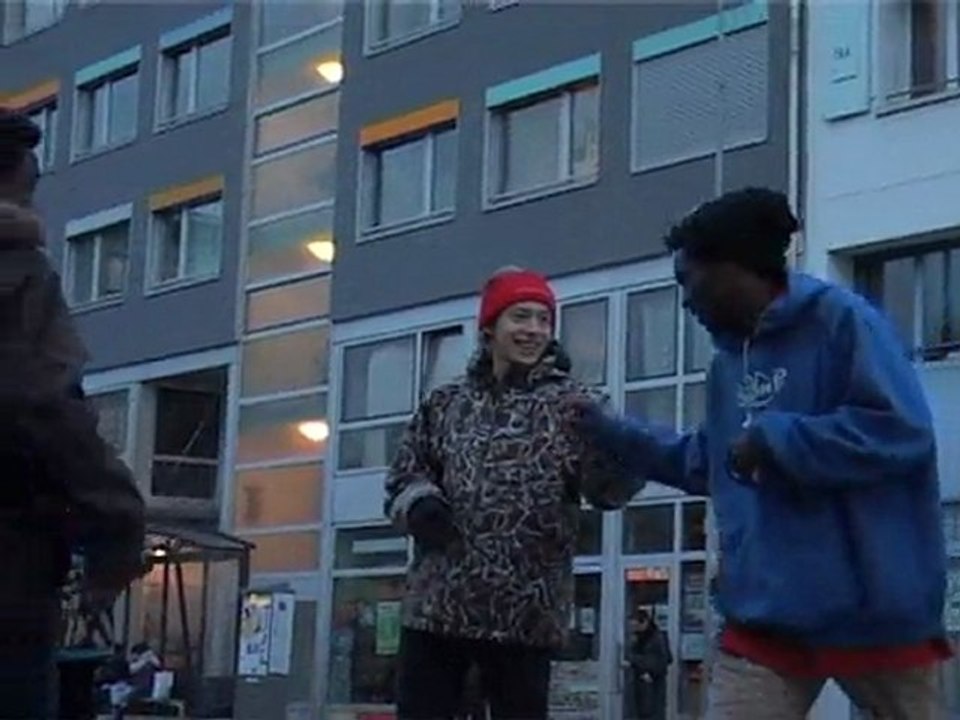 Nosa skates with broken board!