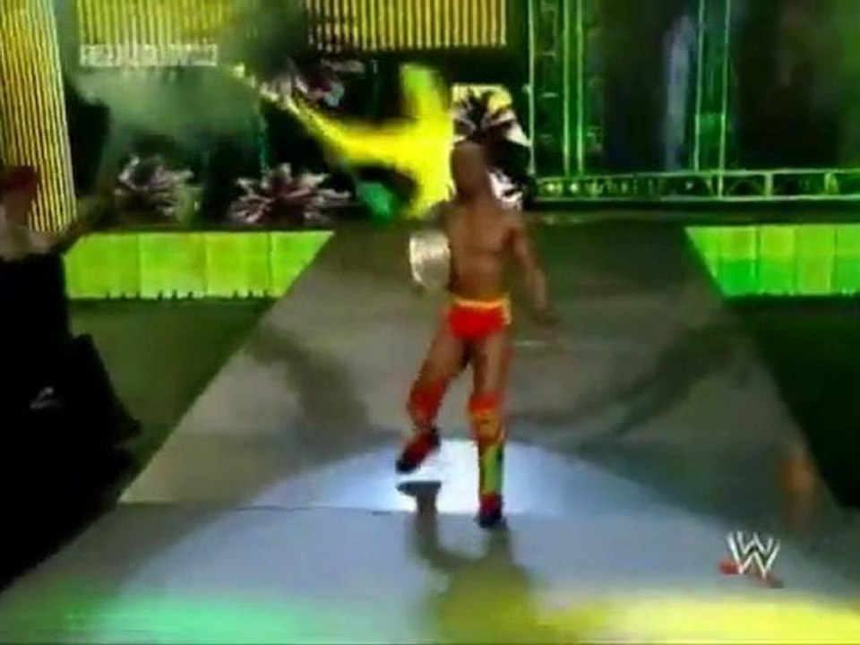 Elimination Chamber 2011-Kofi Kingston Vs Del rio Part 1/2