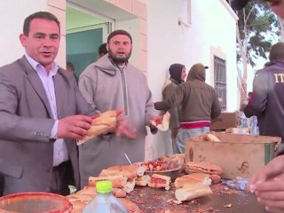 Tausende Ausländer flüchten aus Libyen nach Tunesien