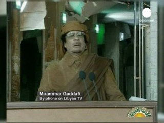 Kadhafi appelle les Libyens à prendre les armes contre...