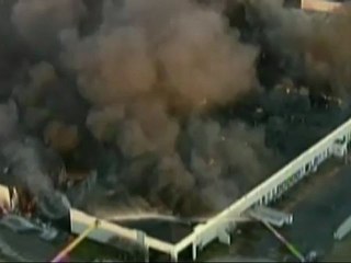 USA - Fabbrica in fiamme nel Texas