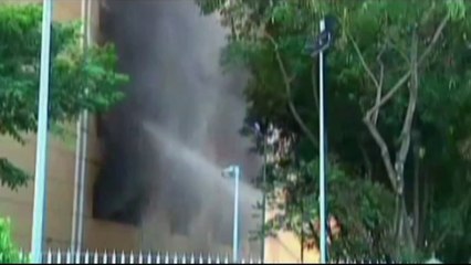 Brasile - Incendiati i carri del Carnevale di Rio